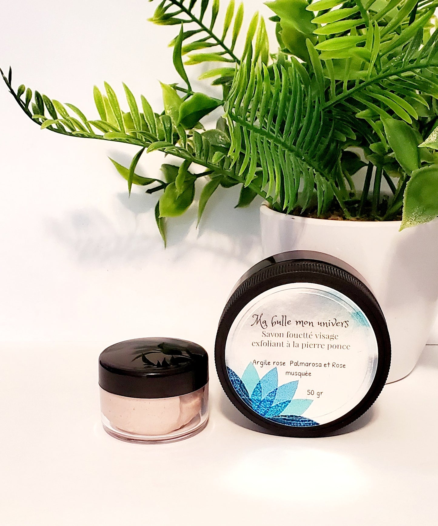Savon fouetté visage avec exfoliant à la pierre ponce Argile rose Palmarosa rose musquée