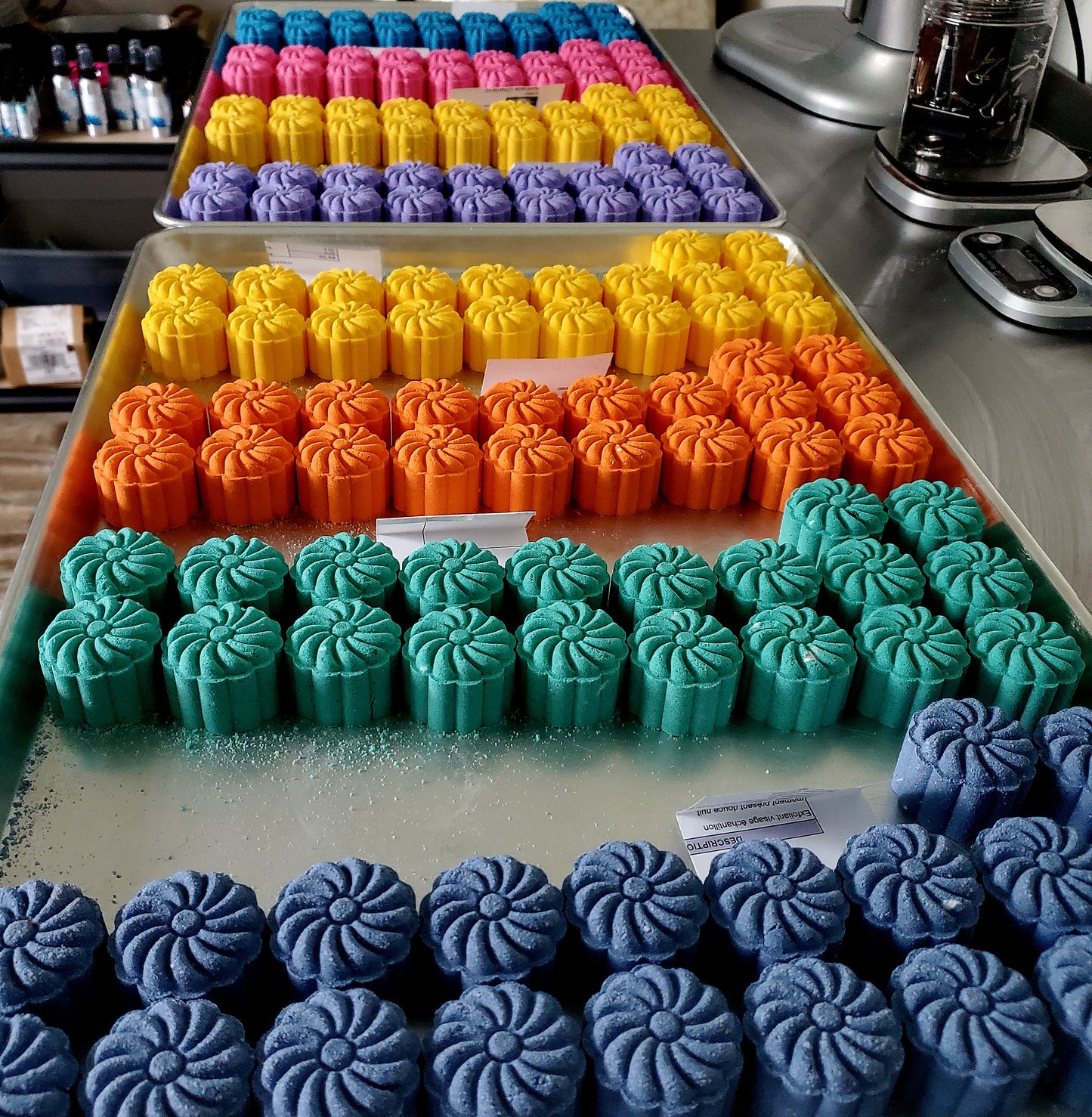 Bombe fleur aux huiles essentielles avec insertions de couleurs