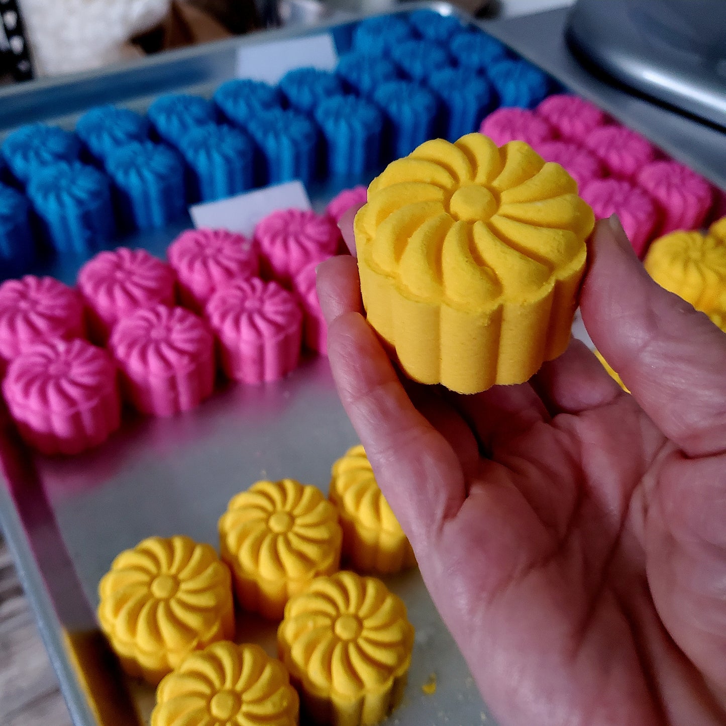 Bombe fleur aux huiles essentielles avec insertions de couleurs