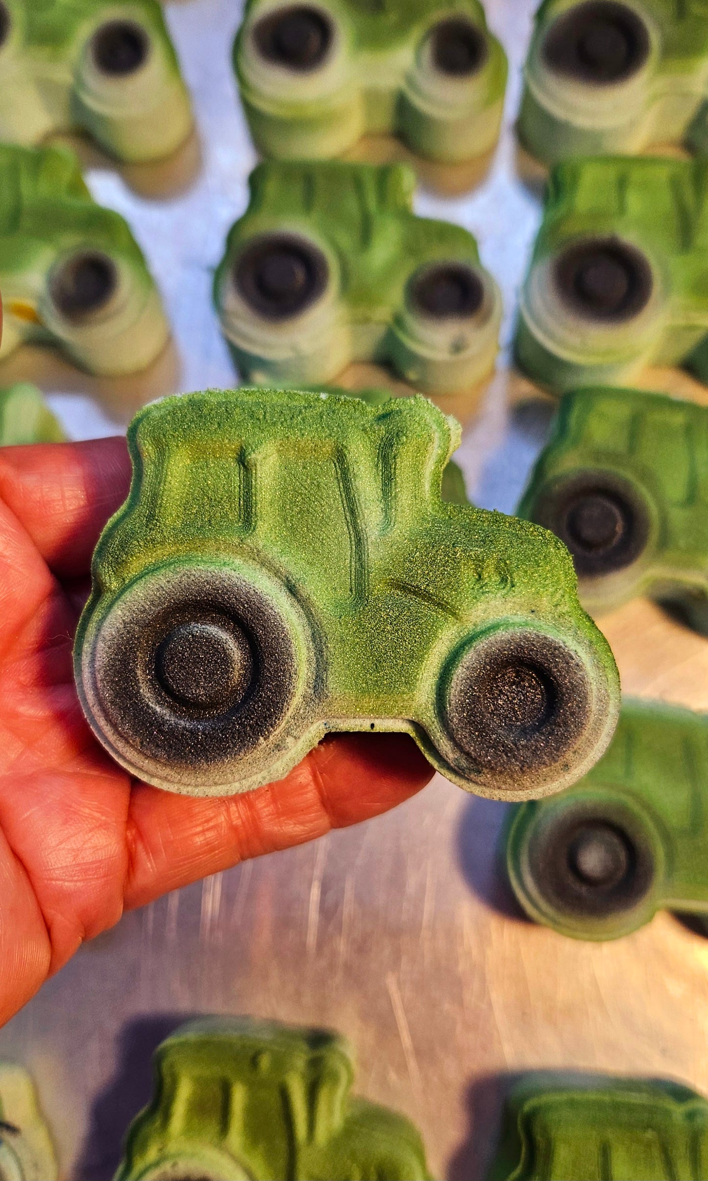 Bombe tracteur figues et Cyprès avec insertions de couleurs à l'intérieur