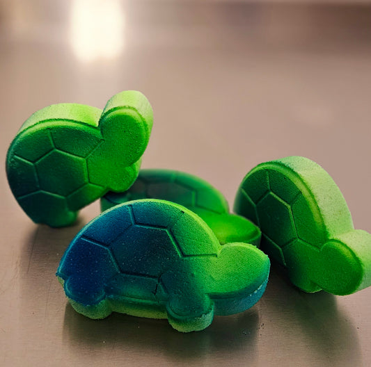 Bombe de bain tortue  avec insertions de couleurs