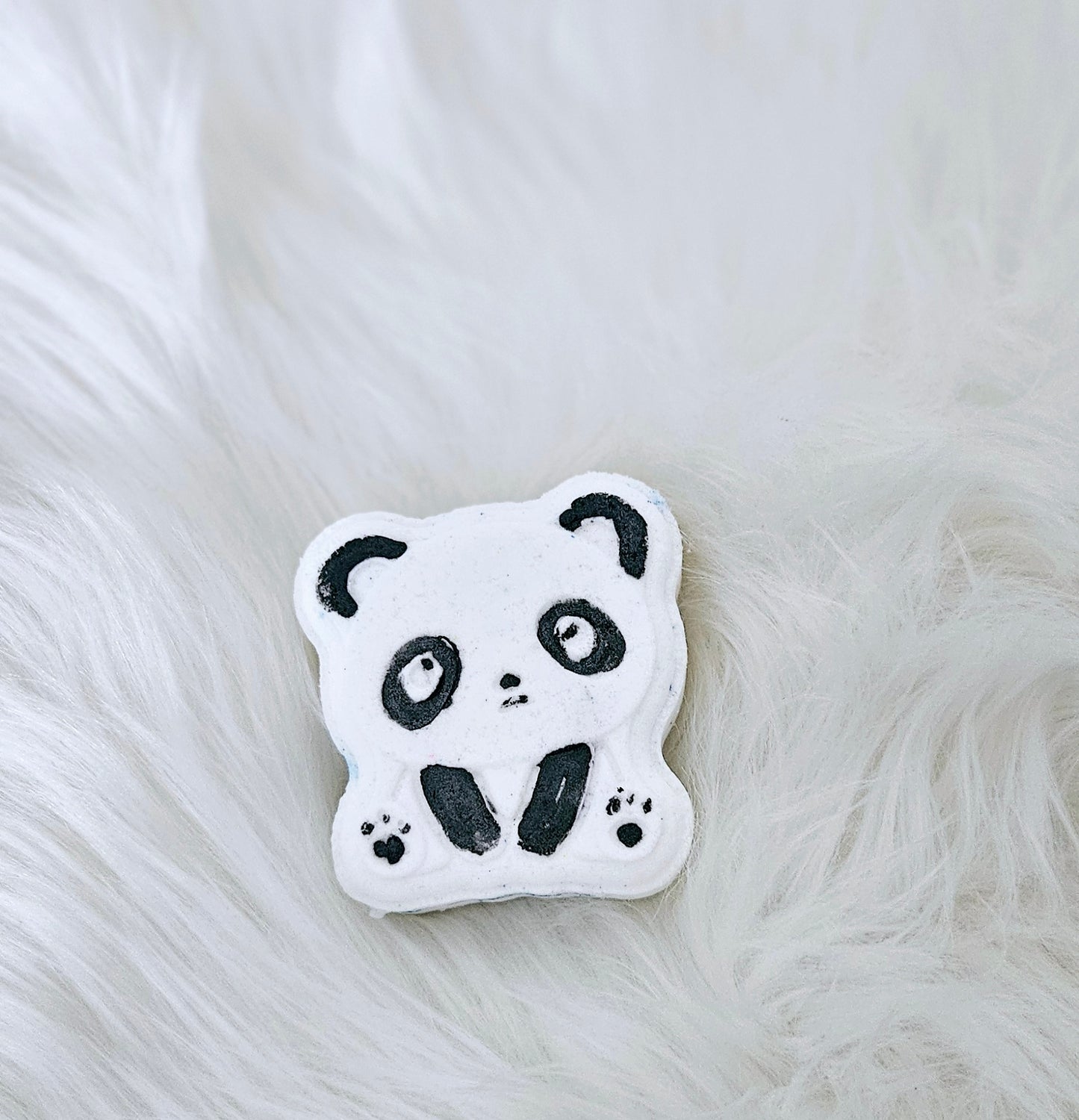 Bombe panda avec insertions de couleurs (le sort de l'amour)