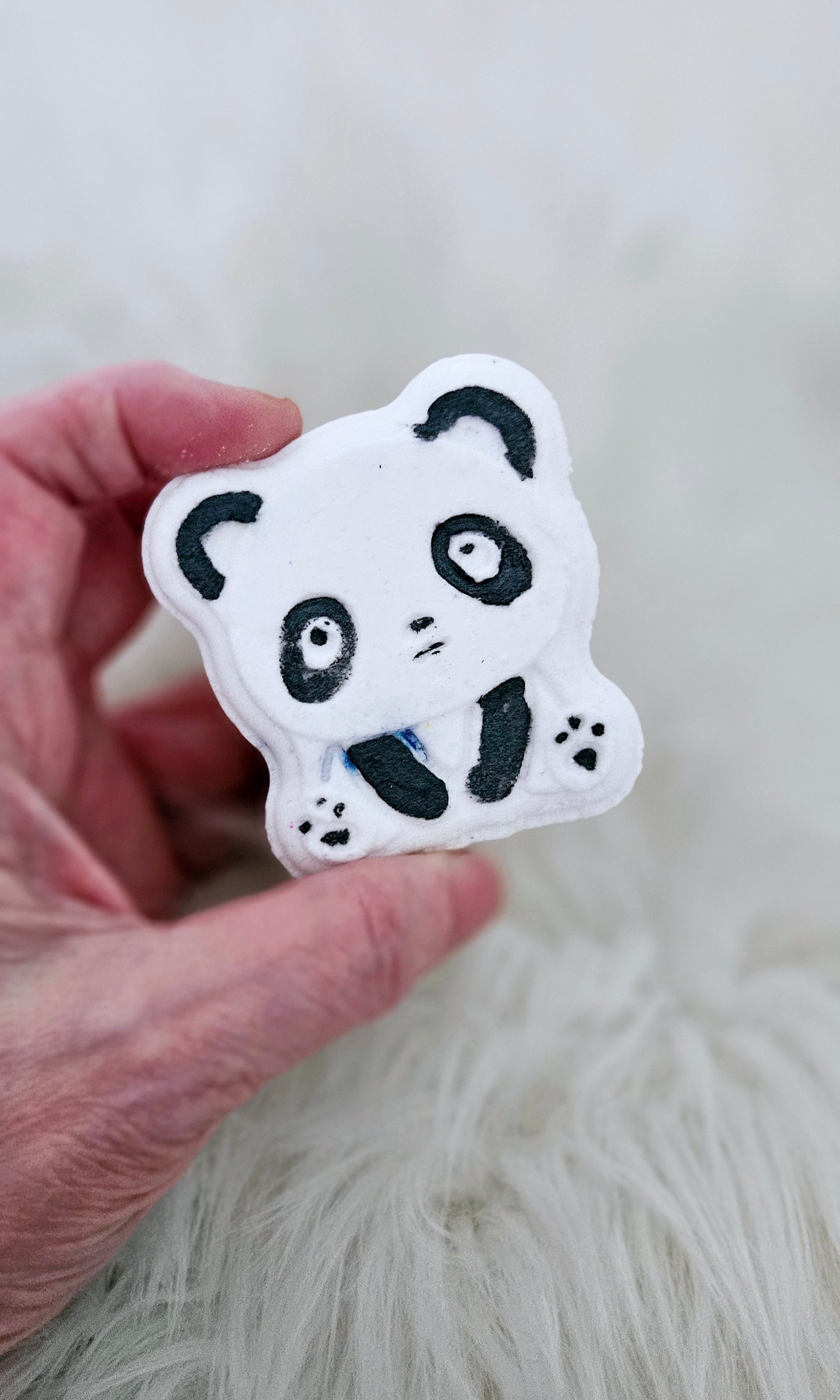 Bombe panda avec insertions de couleurs (le sort de l'amour)