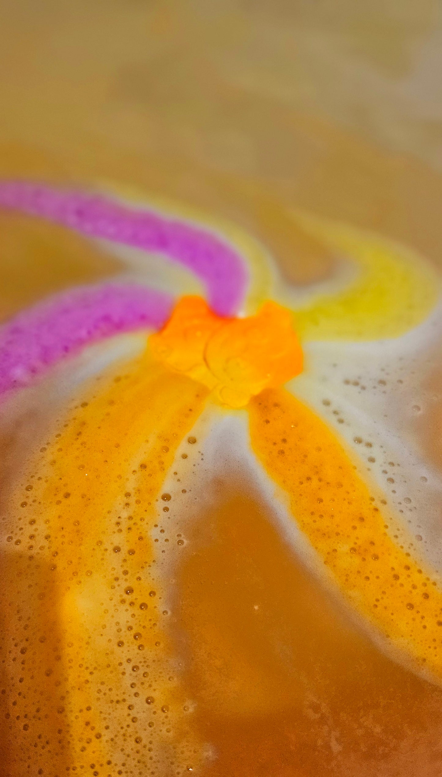 Bombe singe avec insertions de couleurs poire banane
