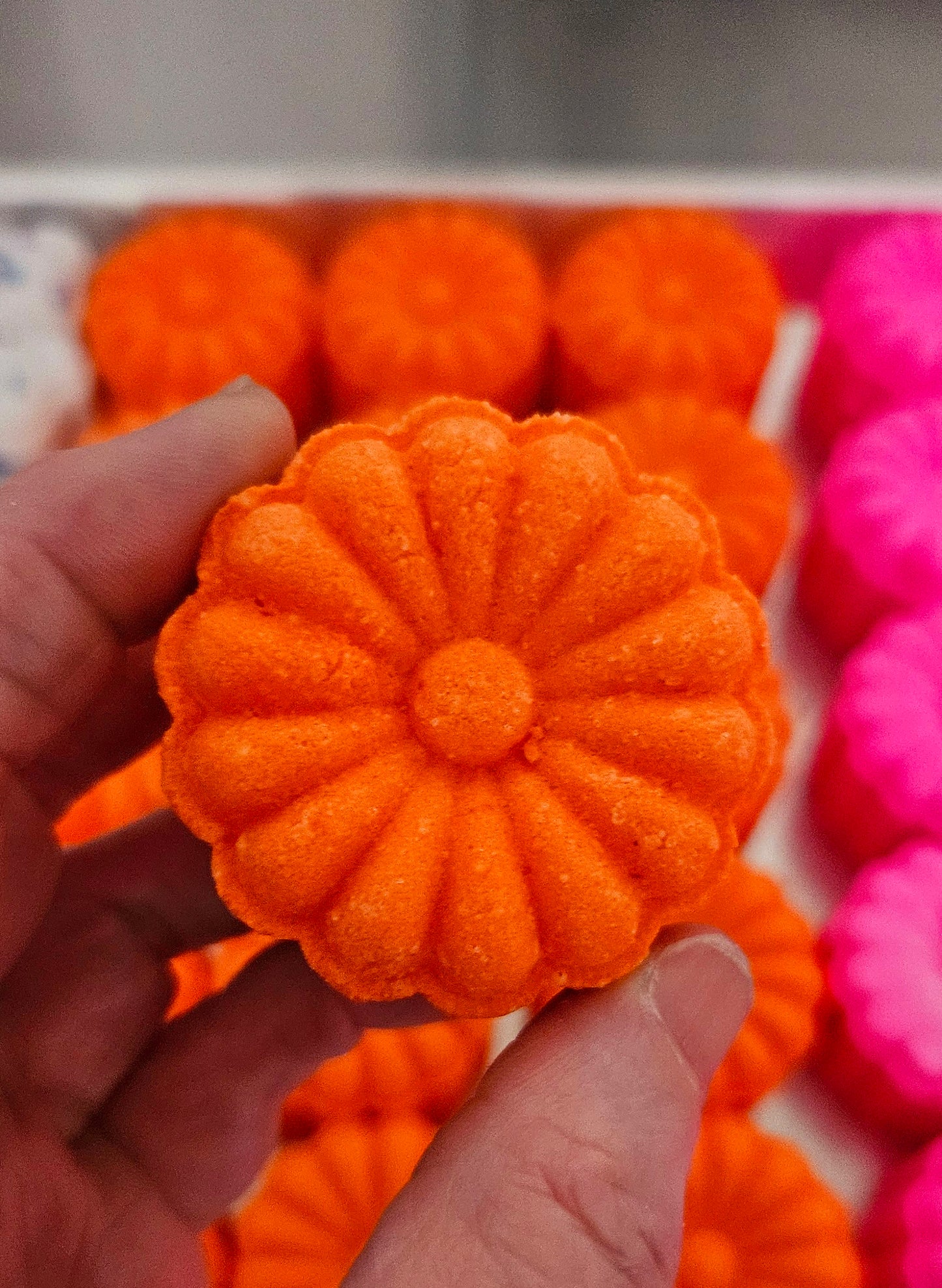 Bombe fleur aux huiles essentielles avec insertions de couleurs
