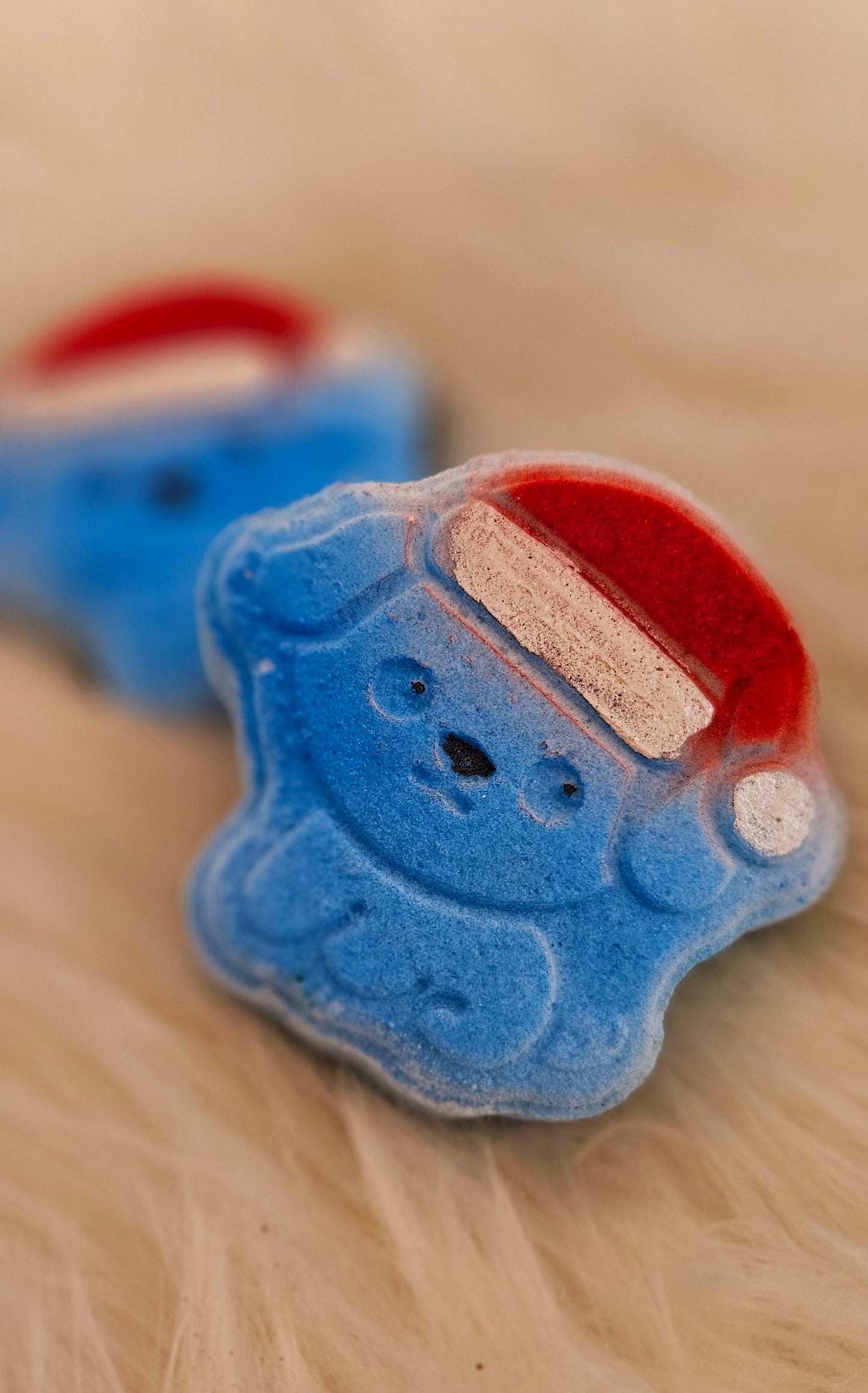 Bombe chien de Noël avec insertions de couleur menthe romarin