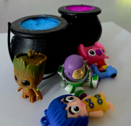 Marmite de sorcière avec insertions de couleurs et surprise à l'intérieur