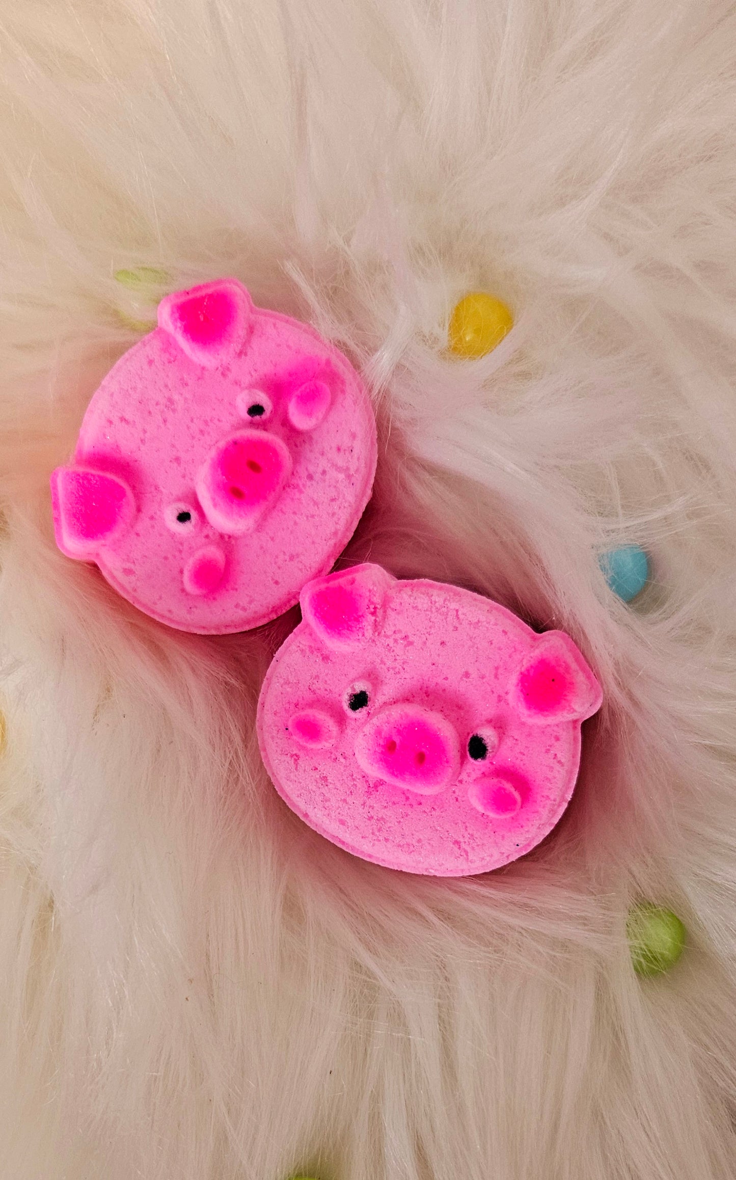 Bombe petit cochon framboise avec insertions de couleurs