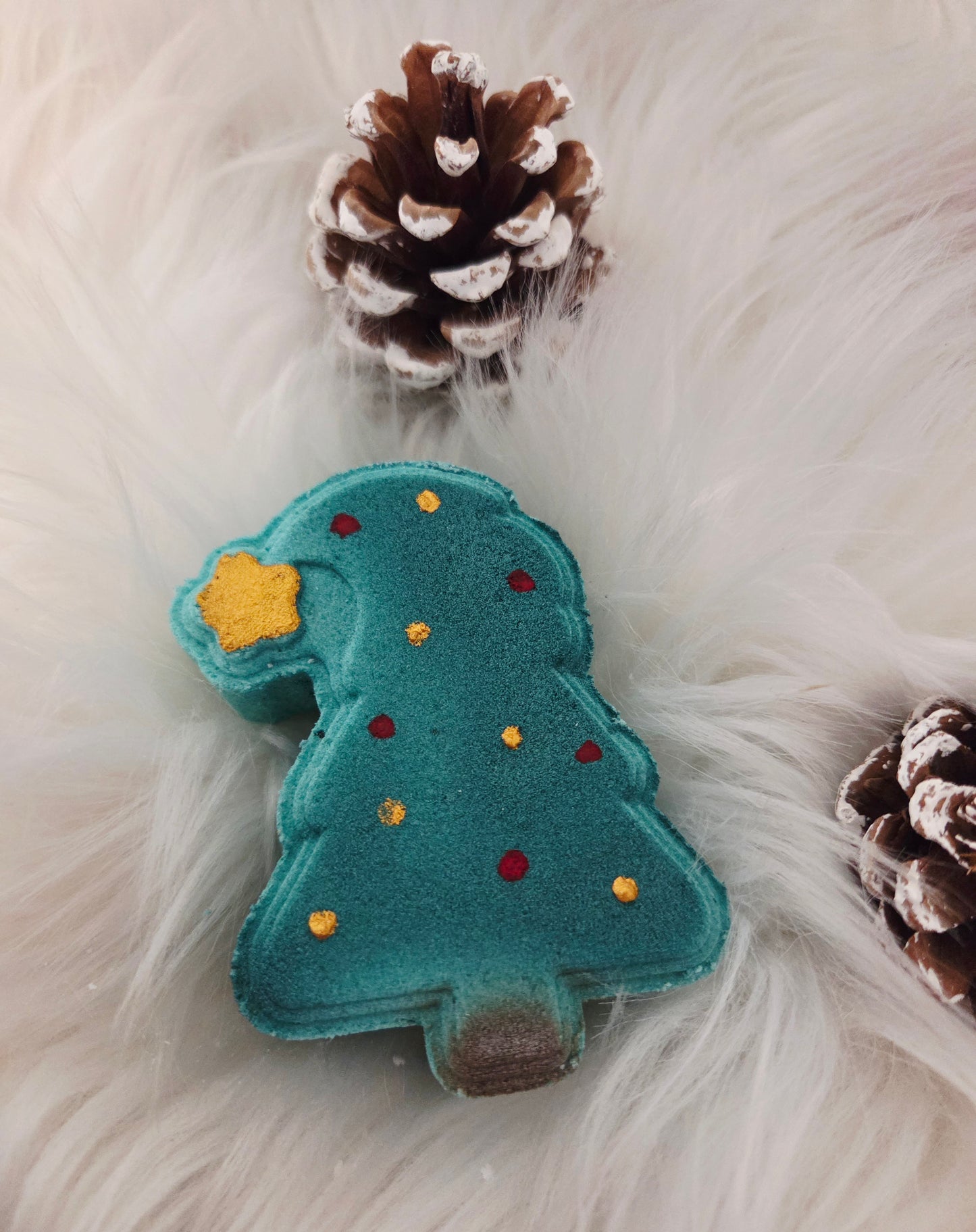 Bombe sapin de Noël avec insertions de couleur forêt enchanté