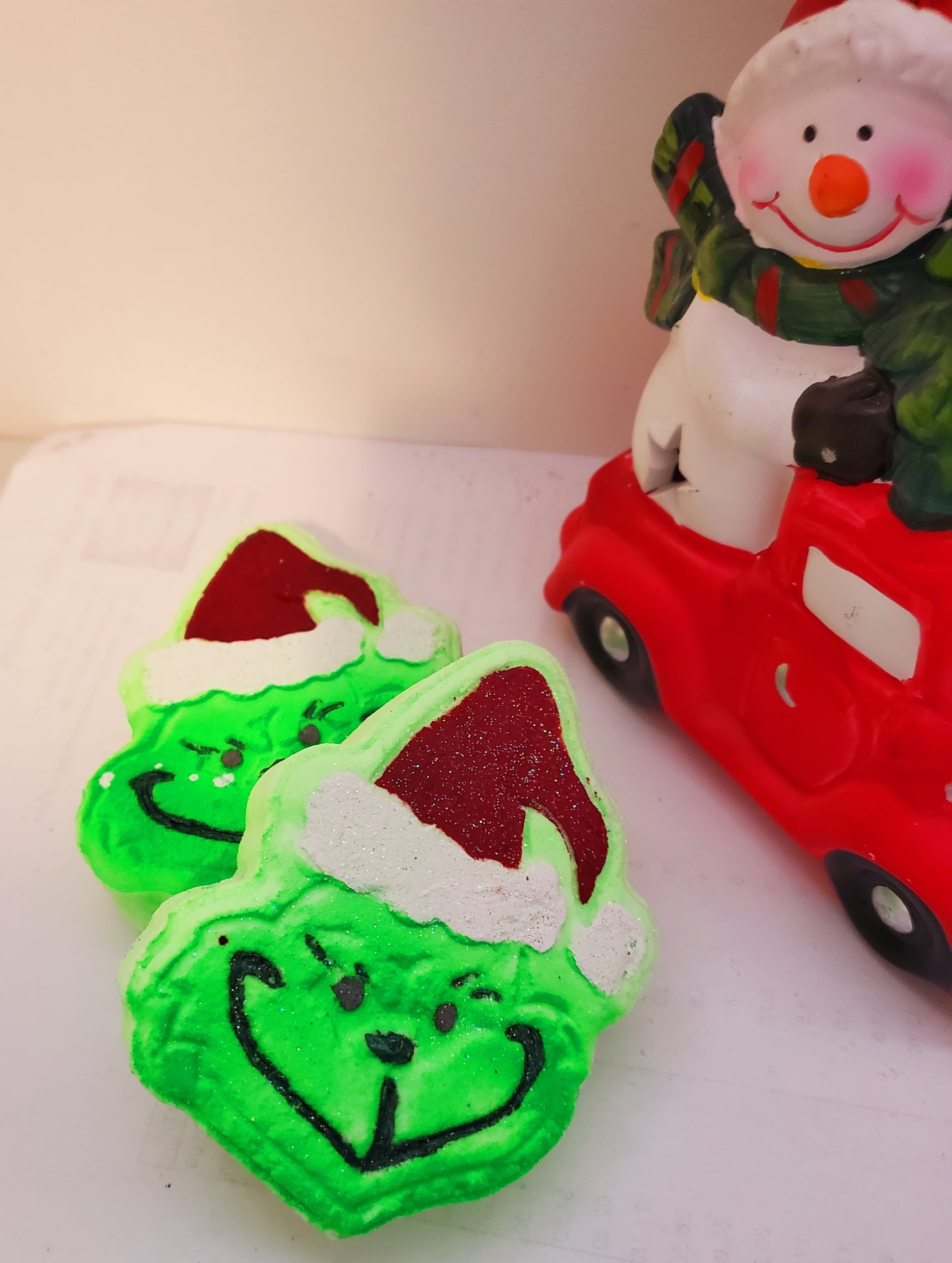 Bombe le grinch avec insertions de couleur Fraise kiwi