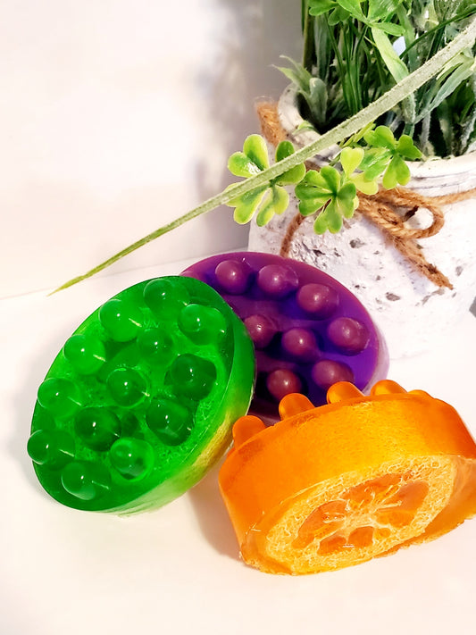 Savon massage avec loofah pour exfoliation aux huiles essentielles