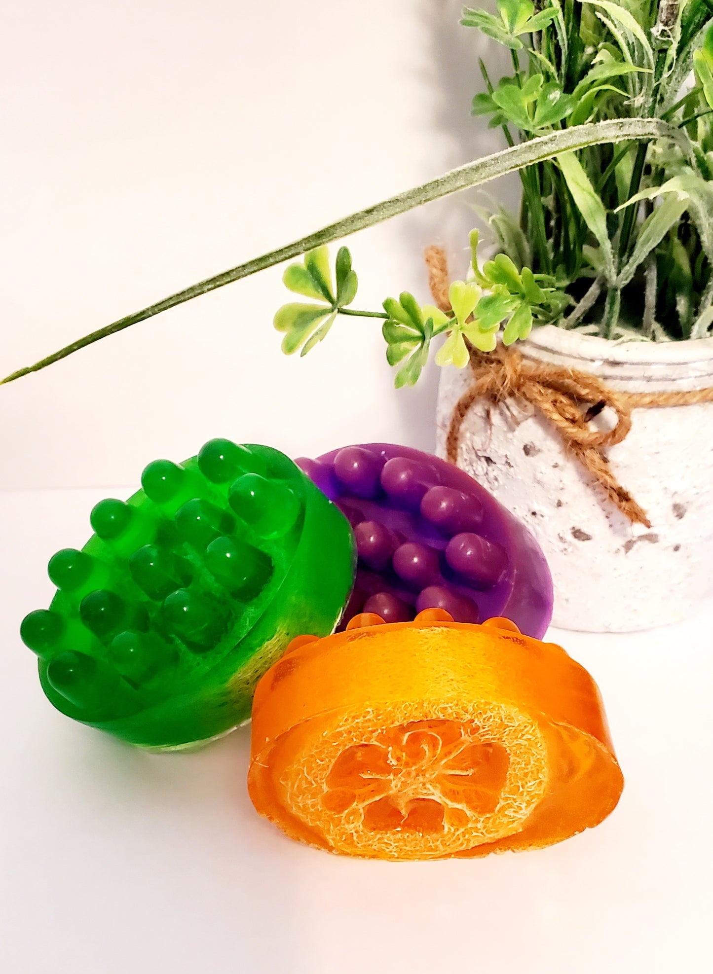 Savon massage avec loofah pour exfoliation aux huiles essentielles