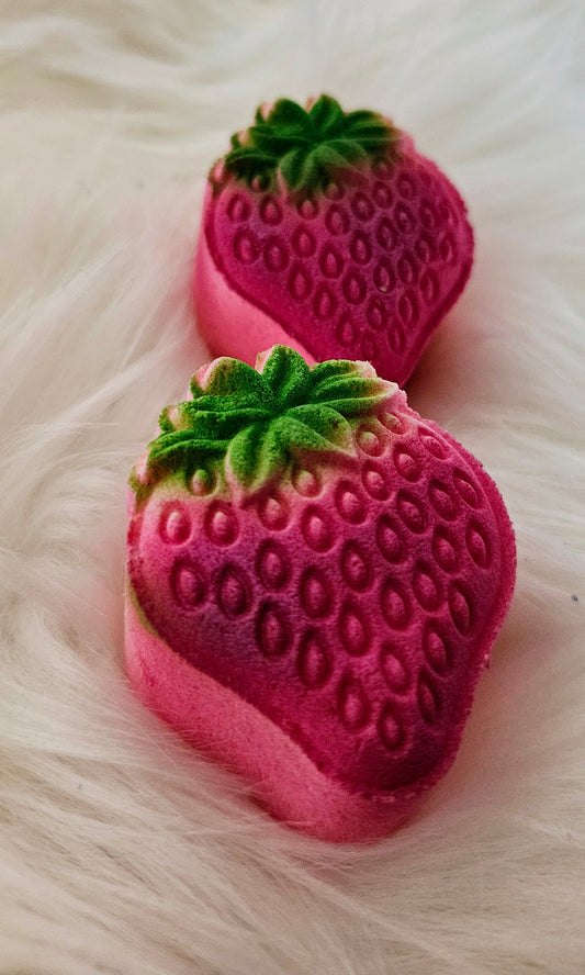 Bombe à la fraise  et au chocolat avec insertions de couleurs