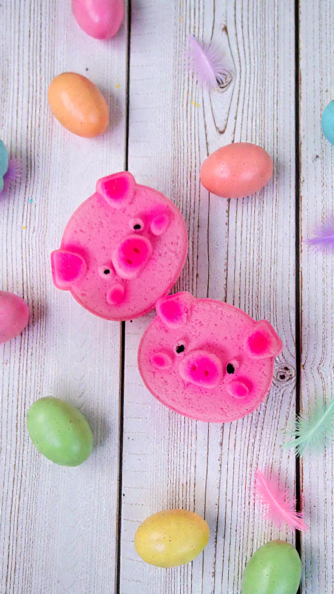 Bombe petit cochon framboise avec insertions de couleurs