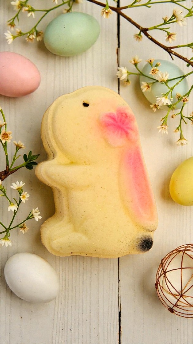 Bombe lapin abricot avec insertions de couleurs
